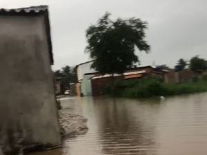 [Vídeo] Sangradouro da barragem Boacica provoca alagamentos em Igreja Nova