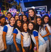 Figurinos de Marina Candia no Vestir Massayó viram documentário exibido a alunos da rede municipal