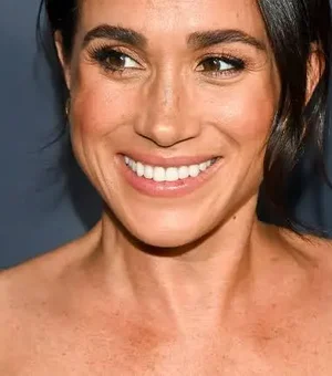 Meghan Markle recua na decisão de lançar livro para evitar guerra com a realeza