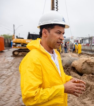 Obra do Renasce Salgadinho avança com instalação de 4 mil placas de concreto