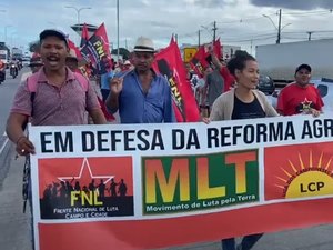 Marcha pela Reforma Urbana e Agrária reúne cerca de duas mil pessoas na Avenida Fernandes Lima