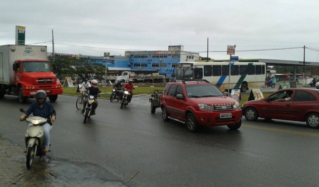 Falta de semáforos em trevos de Arapiraca prejudica trânsito