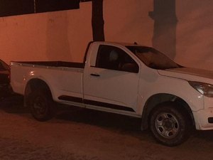Homem é flagrado com caminhonete restrição na AL 101 Norte