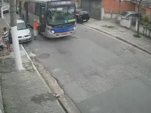 Motorista de ônibus que atropelou idoso deve responder por tentativa de homicídio