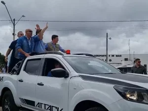 Bolsonaro chega à Bahia para entrega de duplicação de rodovias federais