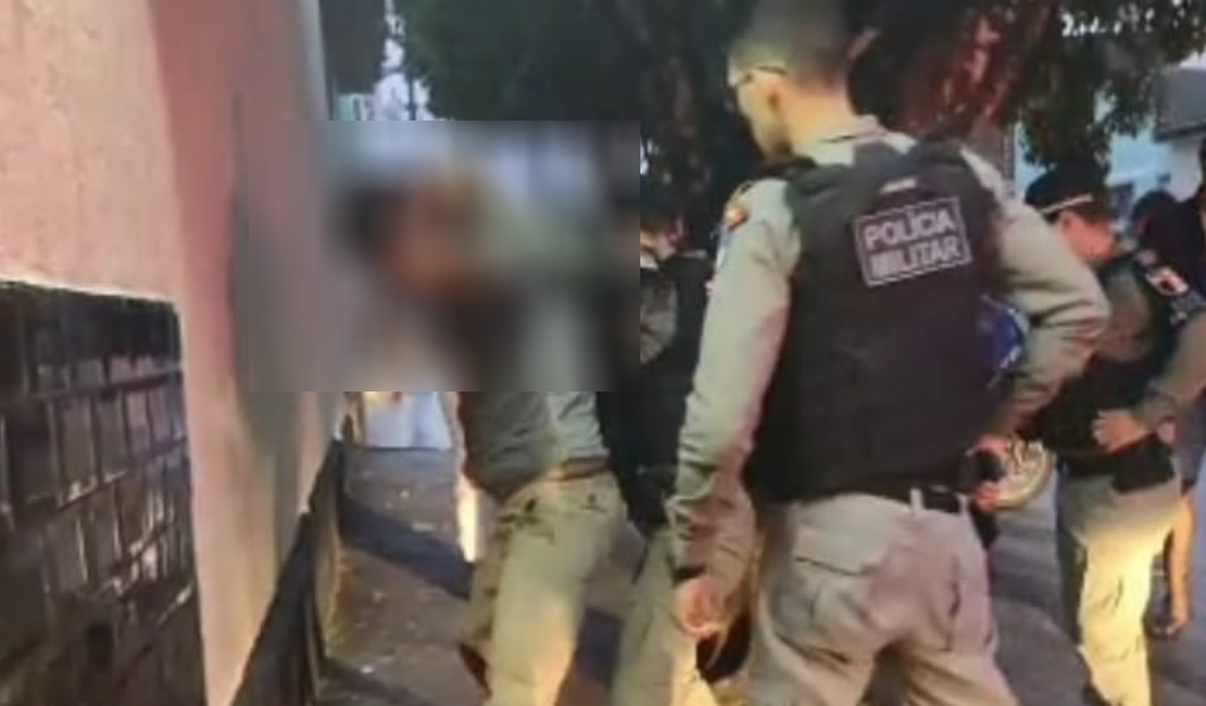 Assaltante é detido por populares, espancado e preso pela polícia em Arapiraca
