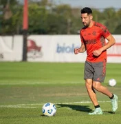 Sem clima e rendimento, Isla vê futuro incerto em seu último ano de contrato com o Flamengo