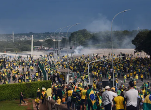 Metade dos presos em atos contra os Três Poderes recebeu auxílio emergencial