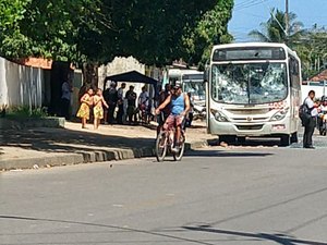 [VÍDEO] Ônibus são alvos de pedradas no Benedito Bentes