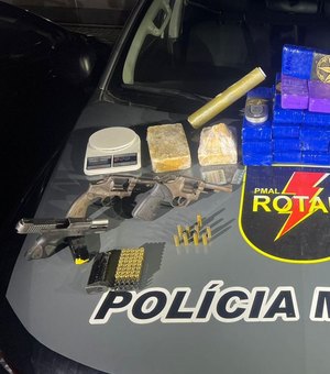 Traficante é preso com drogas escondidas em fundo falso de banheiro