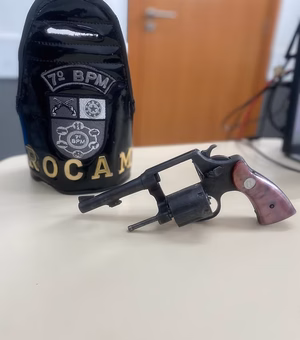 Arma de fogo é apreendida em posse de adolescente em Santana do Ipanema