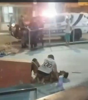 Jovens são baleados enquanto dançavam em praça pública de Maceió