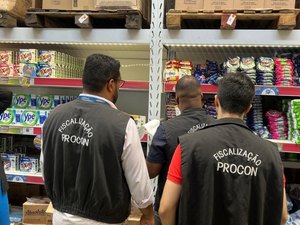 Procon Maceió identifica venda casada e divergência de preços em supermercados