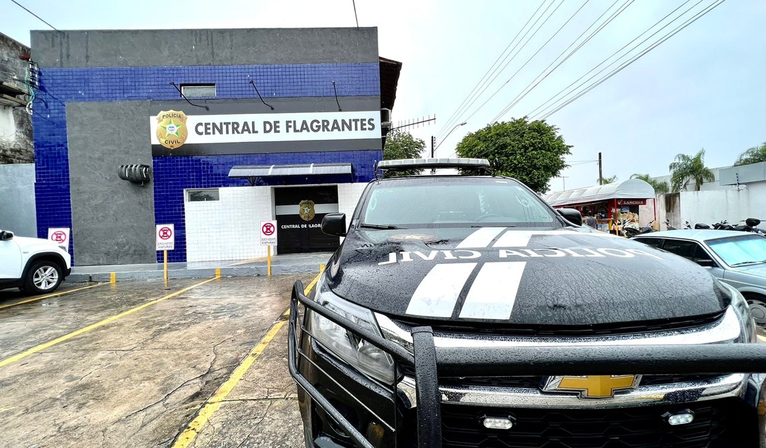 Denúncia leva a prisão de casal em motel de Jacarecica por tráfico de drogas