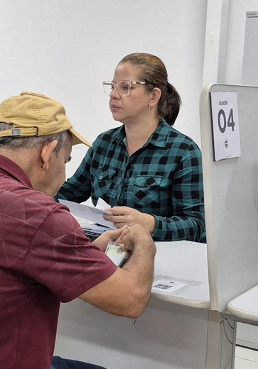 Casal atualiza canais de atendimento presencial e digital para clientes