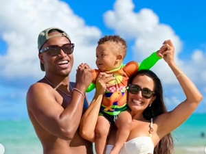 Thiaguinho e ex-BBB Carol Peixinho curtem praia de Alagoas com filho