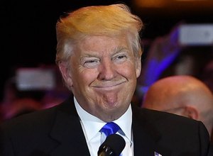 Trump diz que protestos contra ele são 'injustos' e 'incitados pela mídia'