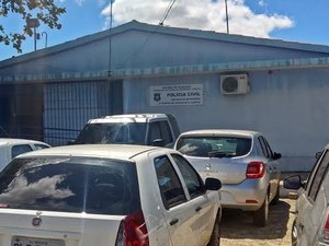 Homem rouba moto, se envolve em acidente e abandona veículo em Maceió 