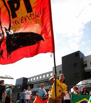 Em defesa de Lula, centrais sindicais realizam ato do Dia do Trabalho