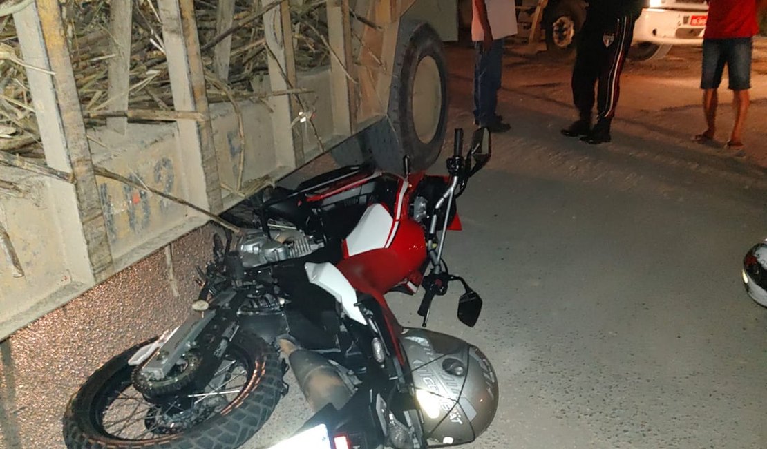 Caminhão colide com motocicleta em rodovia de São Luis do Quitunde