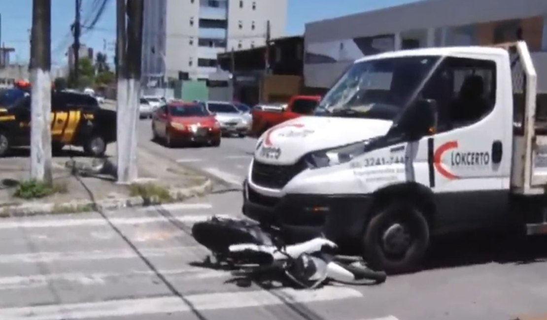 Acidente na Gruta termina com um dos feridos tentando atear fogo em caminhão