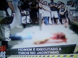 Homem é assassinado com três tiros na cabeça próximo a ponto de ônibus
