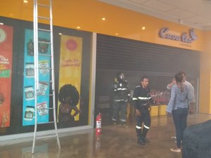Incêndio atinge loja de cosméticos em shopping na parte alta de Maceió