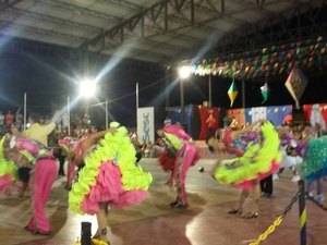 Quadrilhas e cocos de roda encerram programação junina no Bosque das Arapiracas