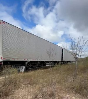 Carreta roubada em divisa de Pernambuco e Bahia é achada abandonada na BR-423 em Delmiro Gouveia