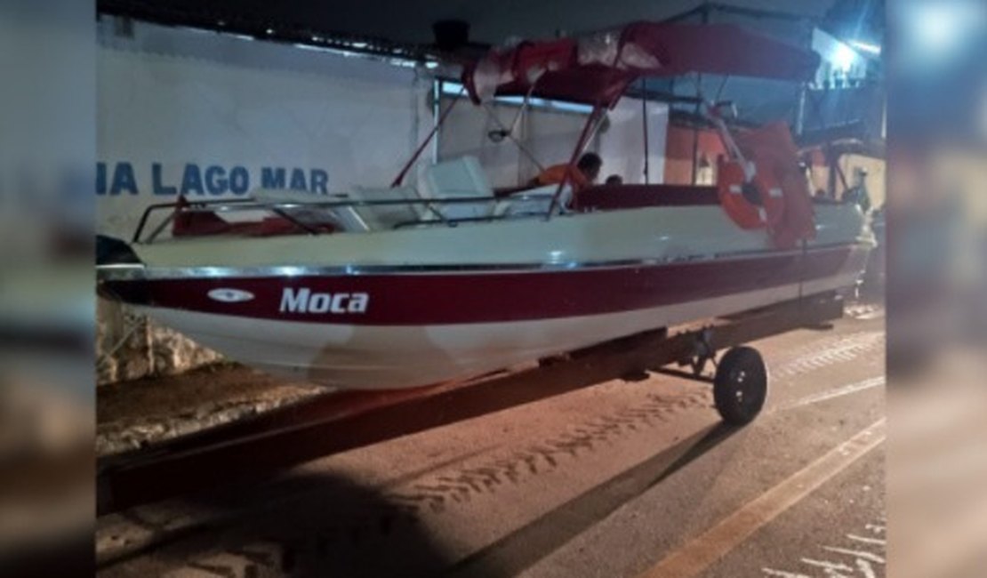 Lancha furtada no Pontal da Barra é recuperada pela Polícia Civil