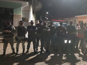 Jovem é preso acusado de fazer tráfico na calçada de casa em Campestre
