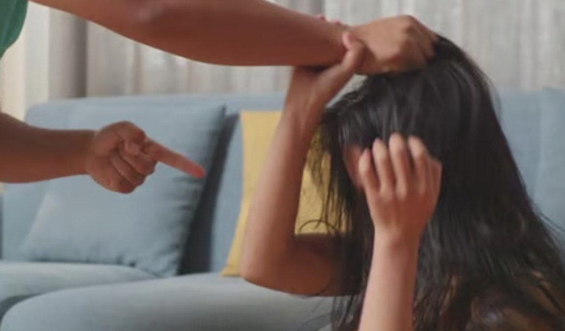 Mulher é agredida com socos e puxões de cabelo Rio Largo; agressor é preso