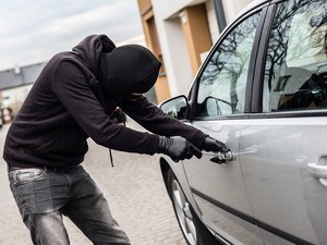 Carro é furtado no bairro Canaã em Maceió