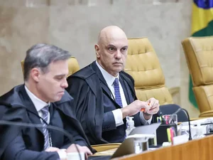 Moraes participa de sessão do STF após divulgação de mensagens com Vorcaro