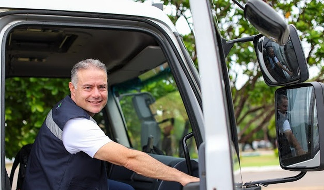 Viajando em um caminhão há três dias, Renan Filho chega a Belém neste sábado para a COP 30