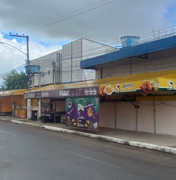 Falta de energia em rua no bairro Planalto, em Arapiraca, prejudica comerciantes e moradores