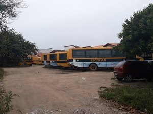 Motoristas de transporte escolar de Arapiraca param por falta de pagamento