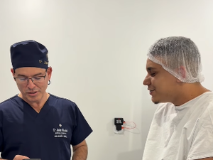 Médico e paciente cantam antes de cirurgia e vídeo emociona nas redes sociais