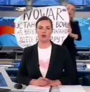 Jornalista que fez protesto antiguerra em TV é acusada de ser espiã