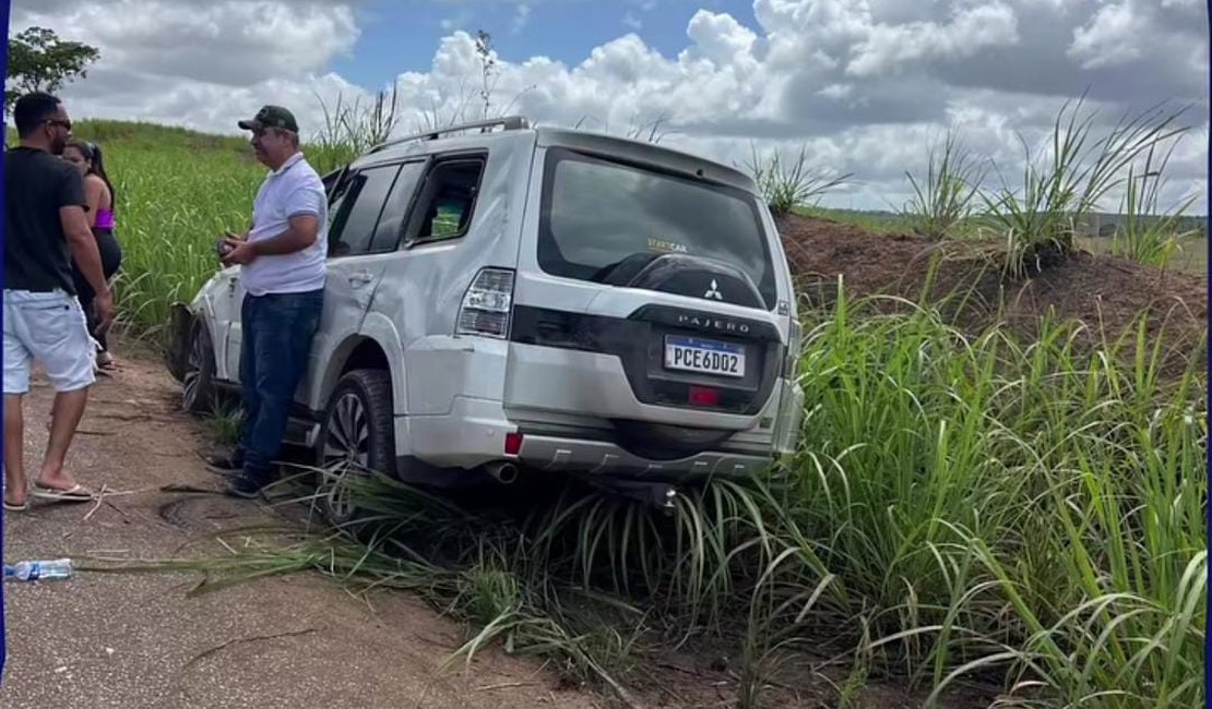 Condutor perde controle direcional do veículo e sofre acidente na rodovia AL-105