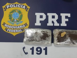 Passageiro de ônibus é preso com mais de 2kg de cocaína dentro de mochila