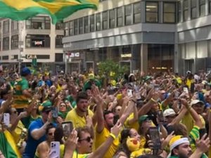 Torcida brasileira toma conta da Times Square antes de estreia da seleção