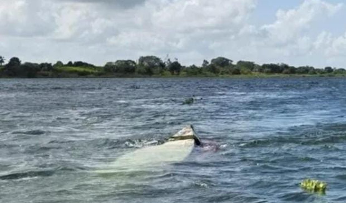 Mulher desaparece após barco virar no Rio São Francisco, em Porto Real do Colégio
