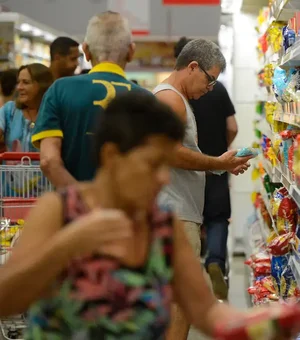 Inflação faz consumidor recorrer ao crédito e eleva o endividamento na capital