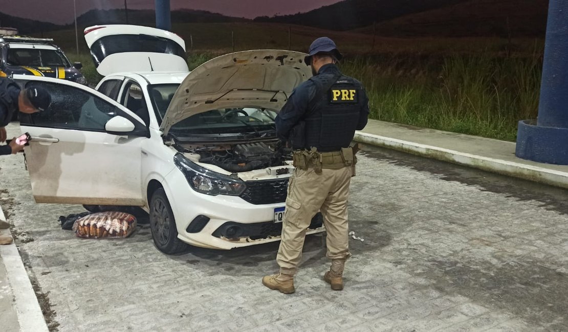 PRF recupera carro roubado há 7 meses na BR - 104 em União dos Palmares