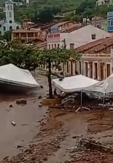 Fezes de animais contaminam água para consumo após fortes chuvas em Piranhas