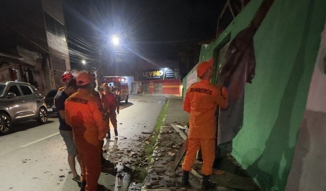 Telhado de escola municipal desaba após fortes chuvas em Arapiraca