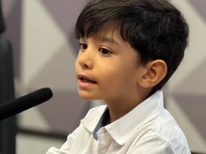 Minimédico de 6 anos encanta web ao discursar no Senado