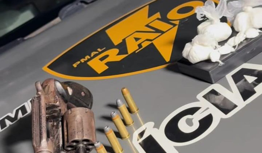 Homem é preso com arma de fogo e cocaína no bairro Fernão Velho