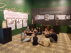 Crianças de Arapiraca participam de aula de campo sobre a história, cultura e patrimônio da cidade